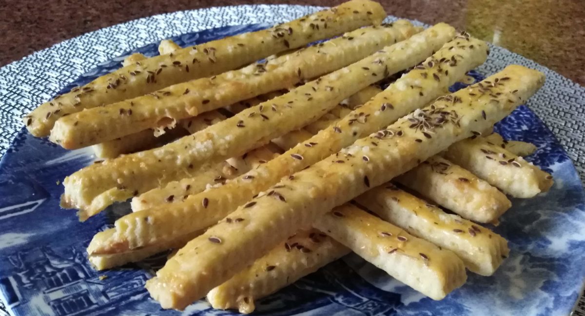 Salty sticks with cheese